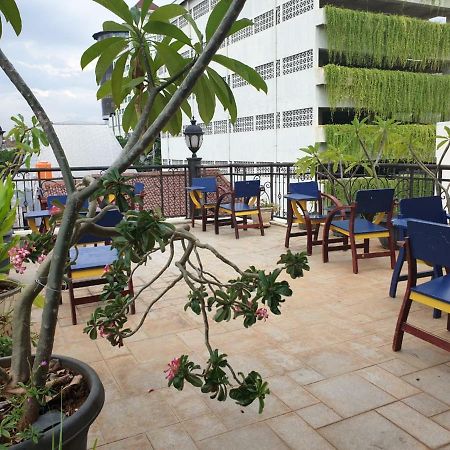 The Backpacker Semarang Hostel Εξωτερικό φωτογραφία