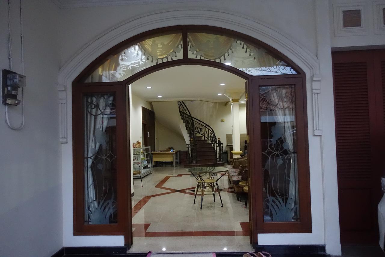 The Backpacker Semarang Hostel Εξωτερικό φωτογραφία