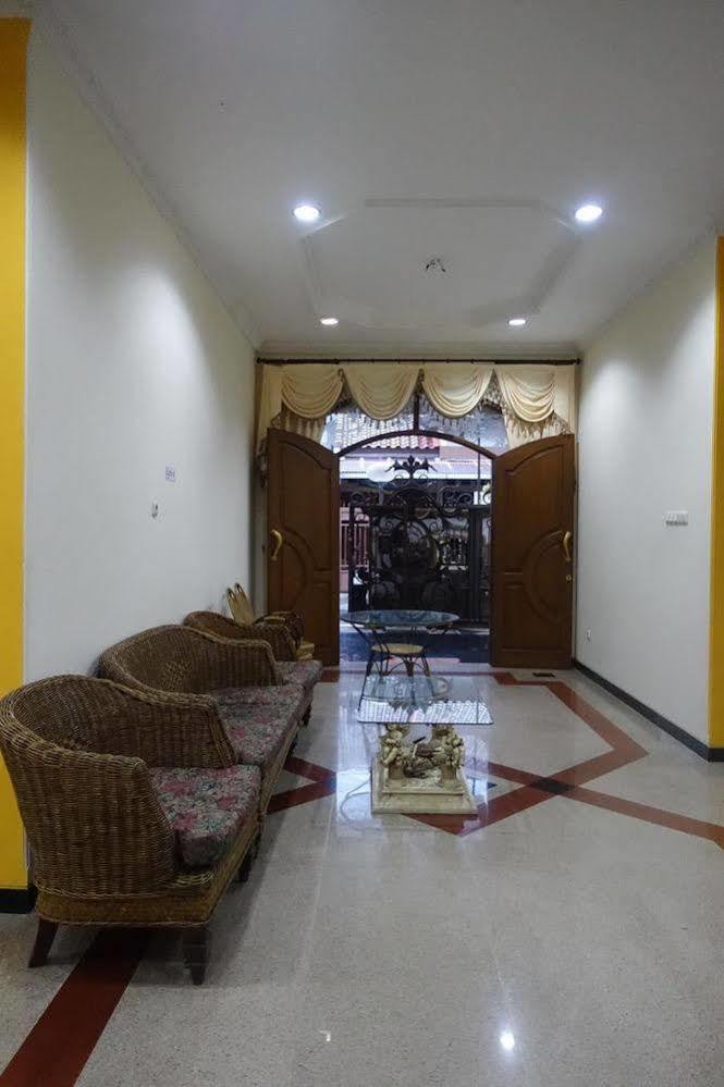 The Backpacker Semarang Hostel Εξωτερικό φωτογραφία