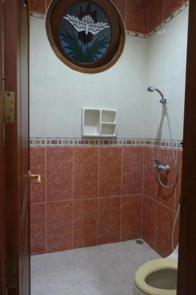 The Backpacker Semarang Hostel Εξωτερικό φωτογραφία