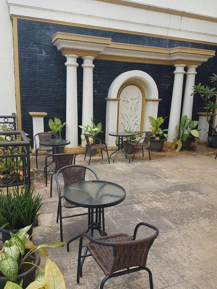 The Backpacker Semarang Hostel Εξωτερικό φωτογραφία