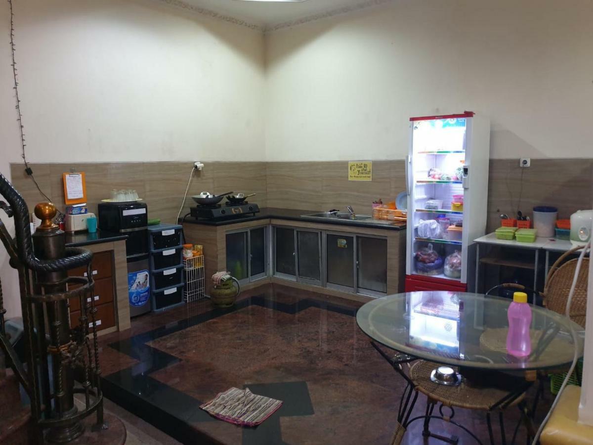 The Backpacker Semarang Hostel Εξωτερικό φωτογραφία